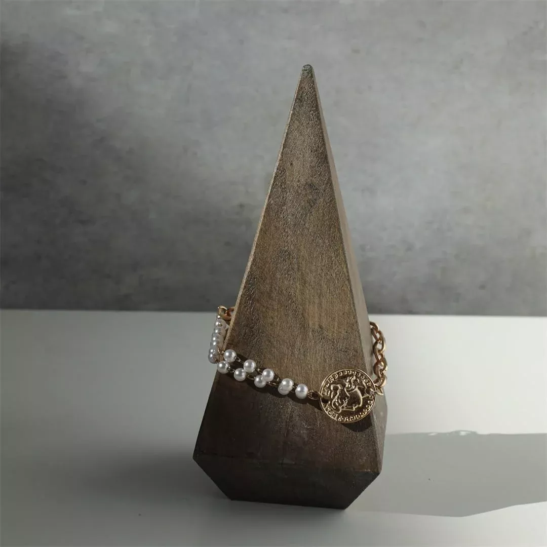Cheungs Palison Wooden Pyramid Design Ring Holder - Large