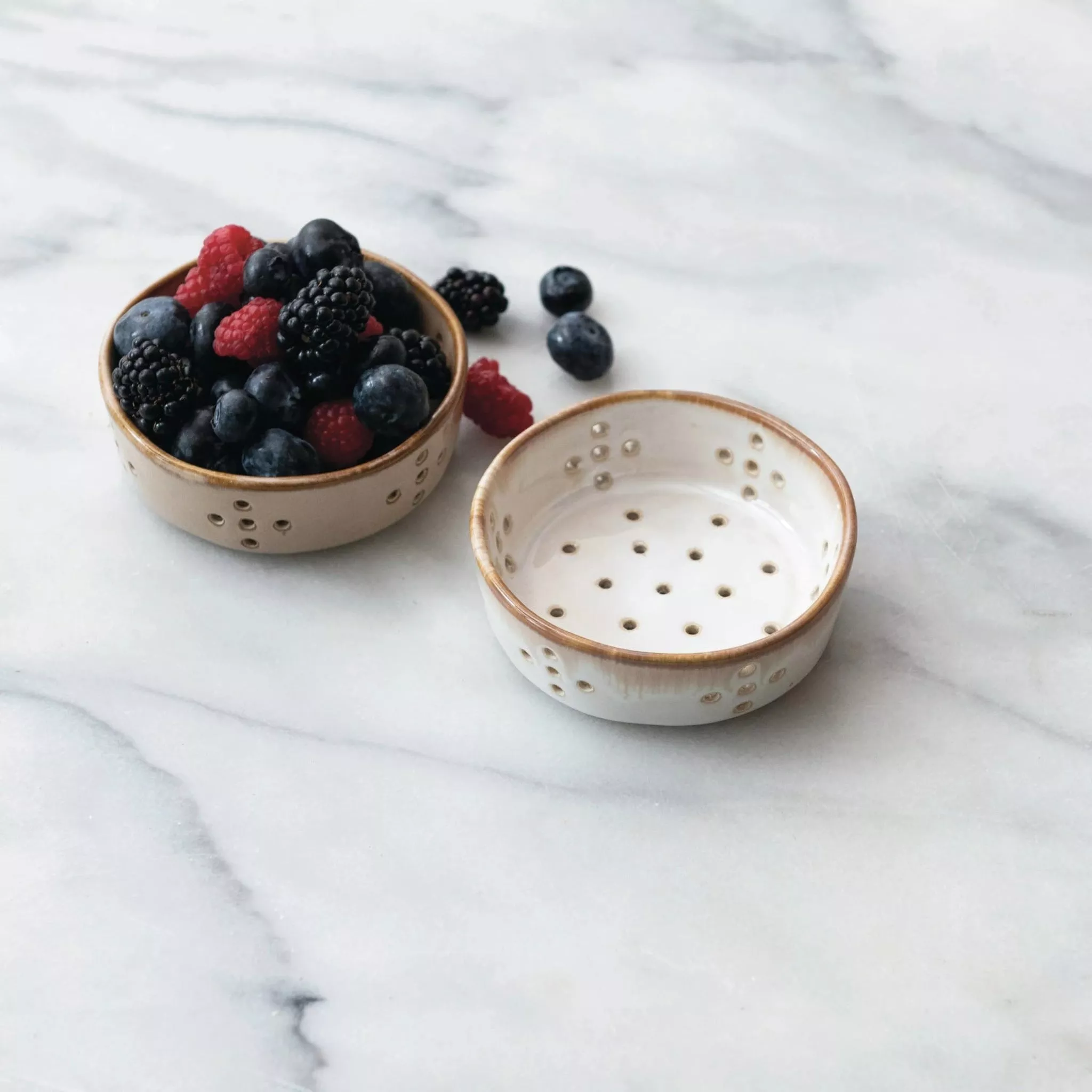 Stoneware Berry Bowl Colander